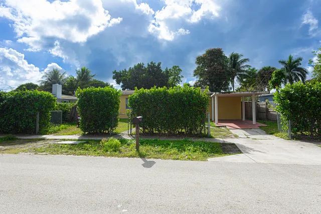 $440,000 | 740 Aspen Road, West Palm Beach, FL 33409