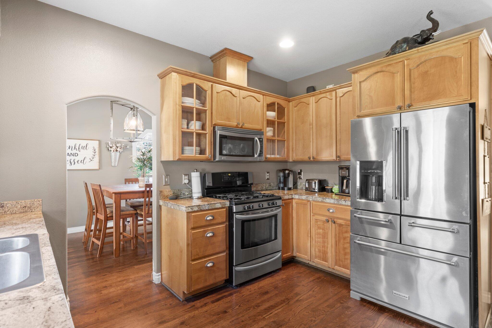 878 Ridgeview Drive Eagle Point, OR 97524 - Photo 11 of 39 a kitchen with stainless steel appliances granite countertop a refrigerator stove and a sink