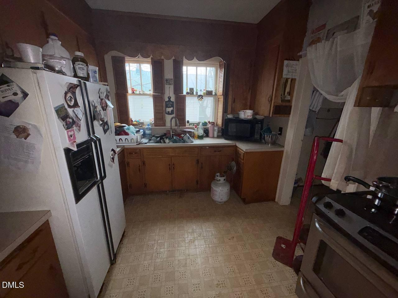 414 Raleigh Road Oxford, NC 27565 - Photo 2 of 24 a room with lots of appliances and furniture