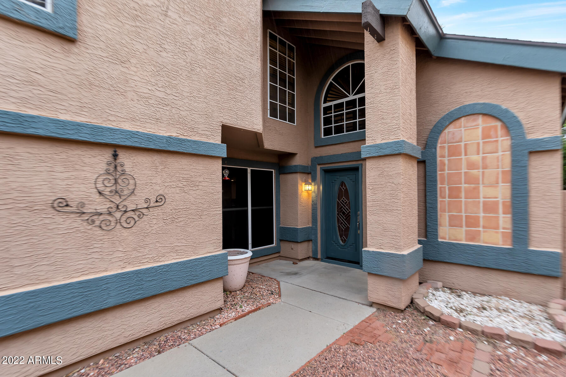 506 East Utopia Road Phoenix, AZ 85024 - Photo 2 of 15 Front Courtyard