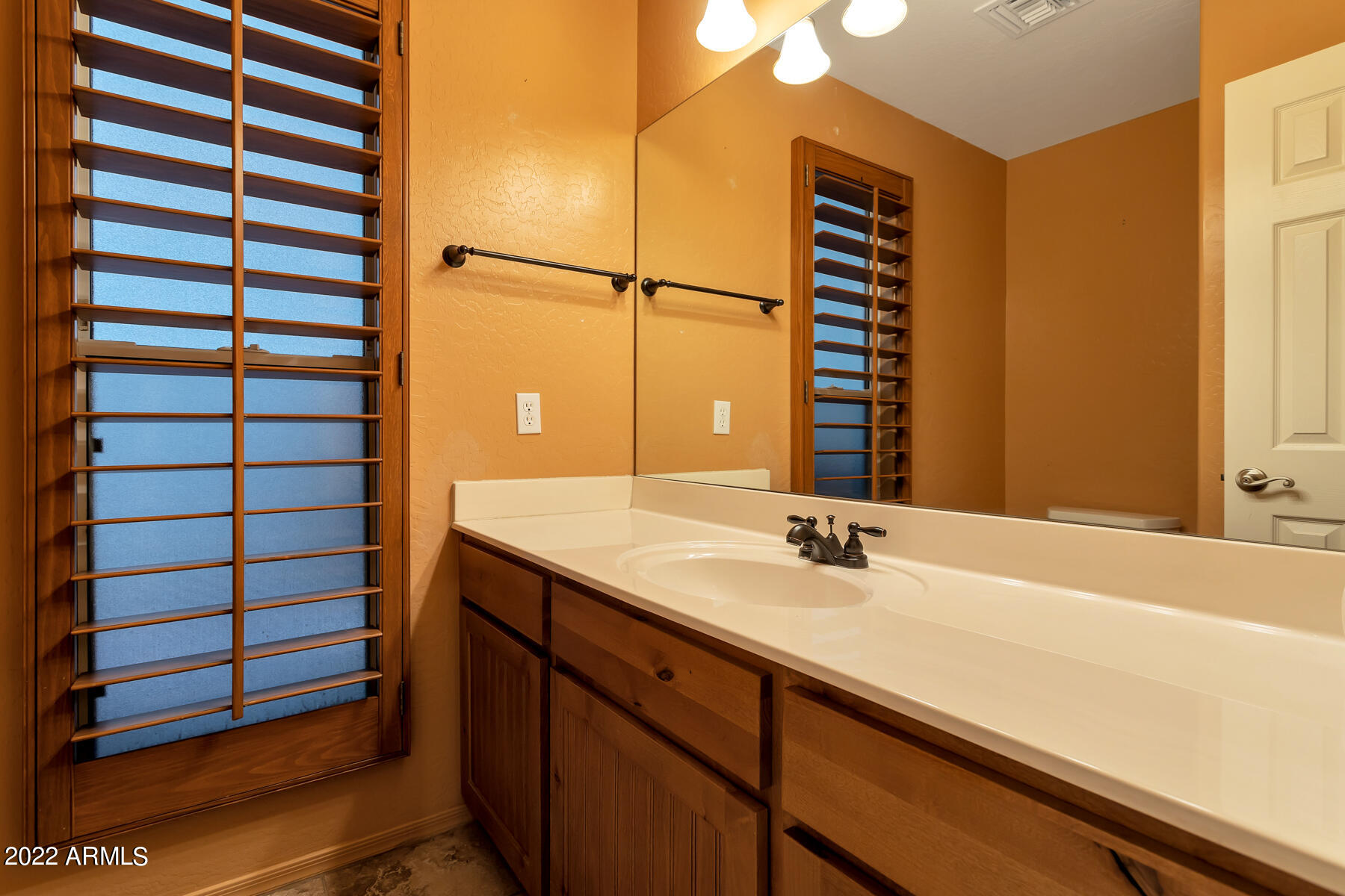 506 East Utopia Road Phoenix, AZ 85024 - Photo 5 of 15 Downstairs 1/2 bath