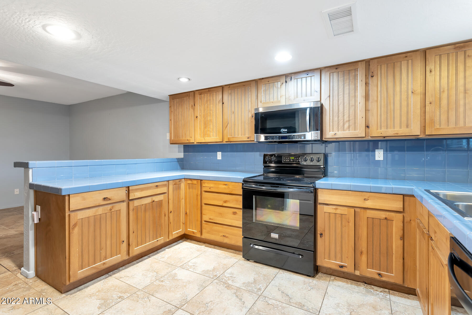 506 East Utopia Road Phoenix, AZ 85024 - Photo 8 of 15 Kitchen