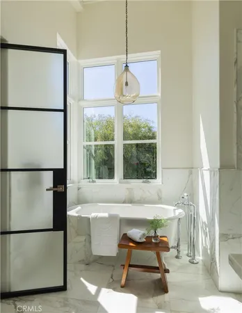 $6,250,000 | 2217 Laurel Place, Newport Beach, CA 92663