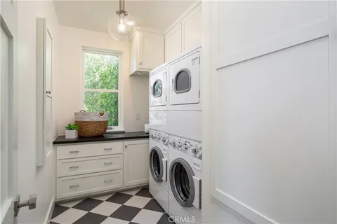 $6,250,000 | 2217 Laurel Place, Newport Beach, CA 92663