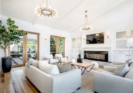 $6,250,000 | 2217 Laurel Place, Newport Beach, CA 92663