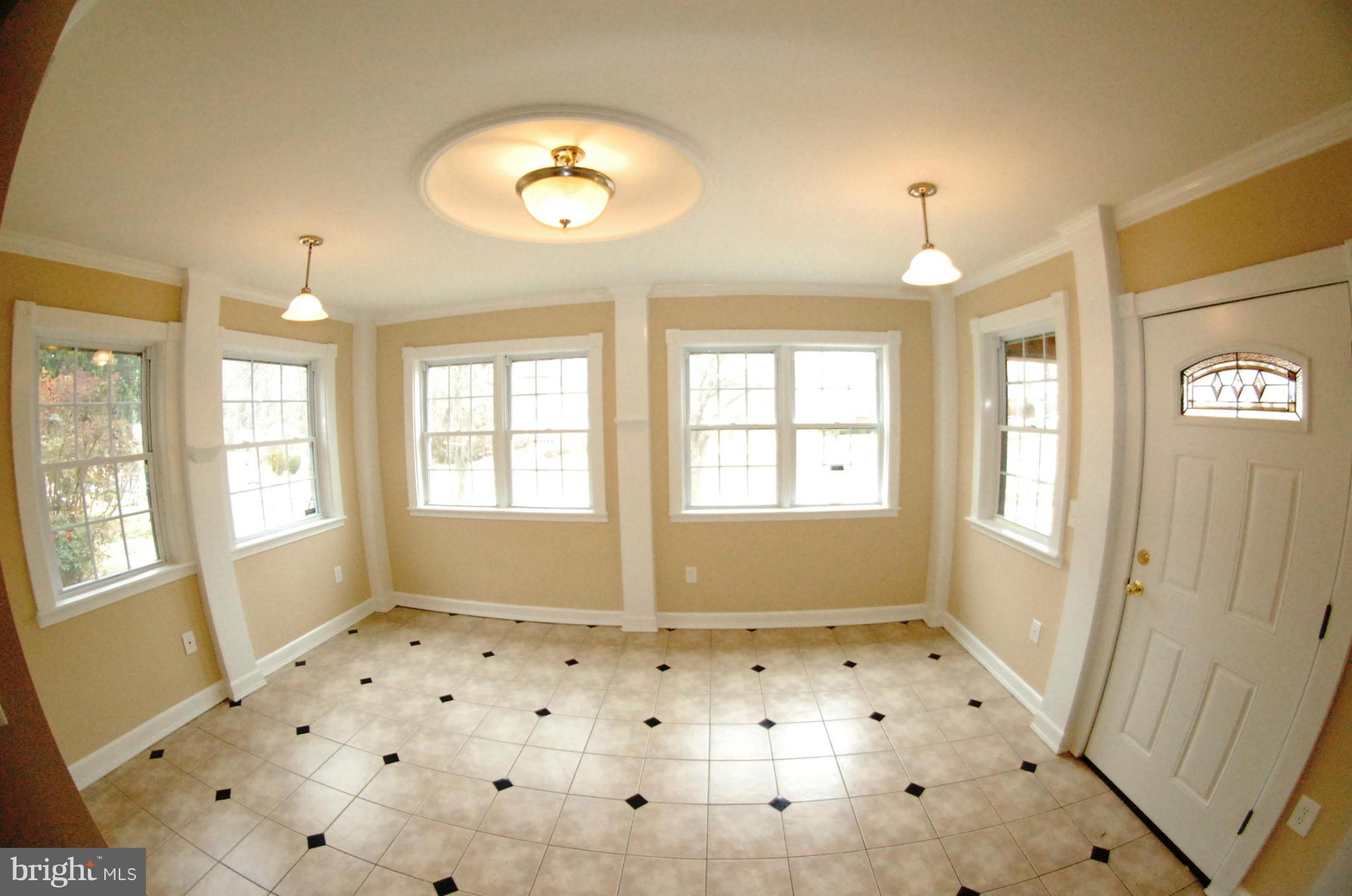 7320 Bath Street Springfield, VA 22150 - Photo 4 of 30 Interior (General)