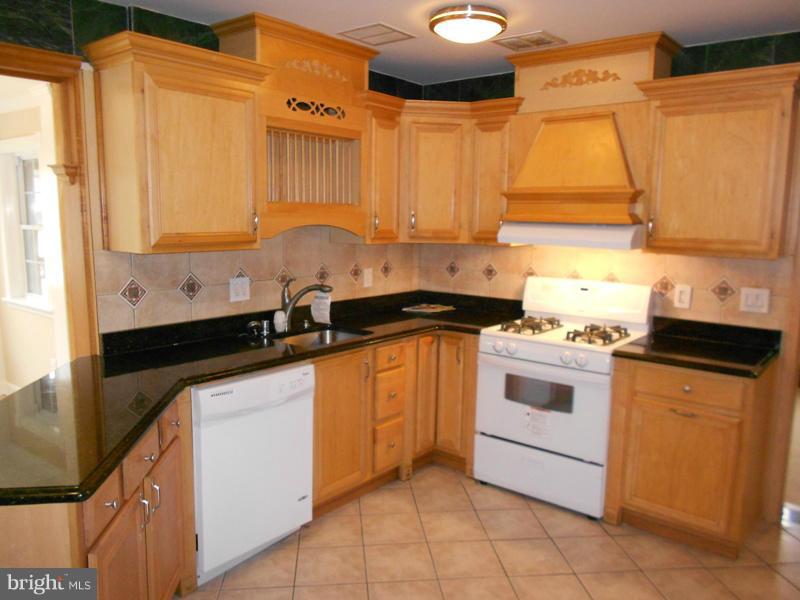 7320 Bath Street Springfield, VA 22150 - Photo 6 of 30 Kitchen