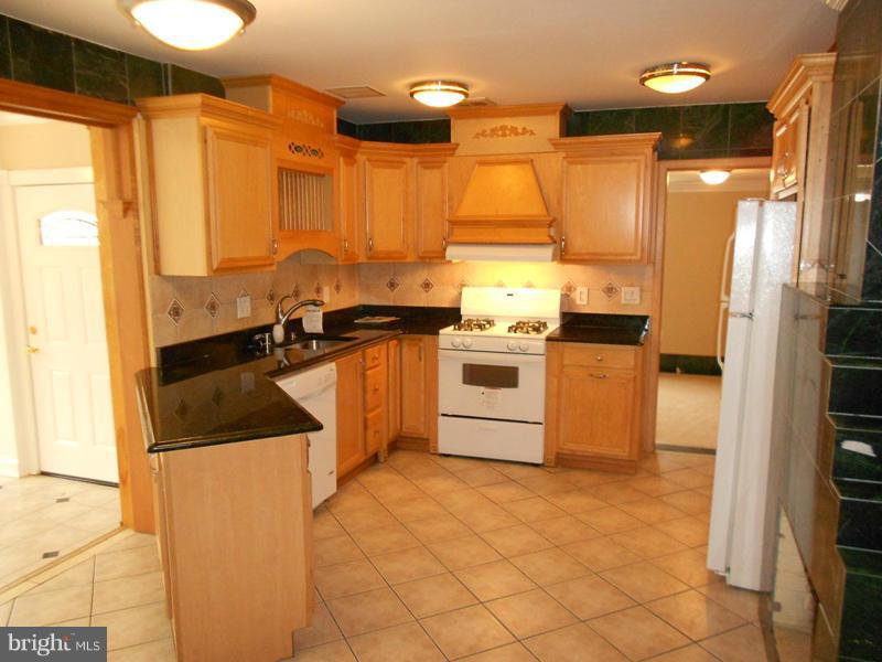 7320 Bath Street Springfield, VA 22150 - Photo 7 of 30 Kitchen