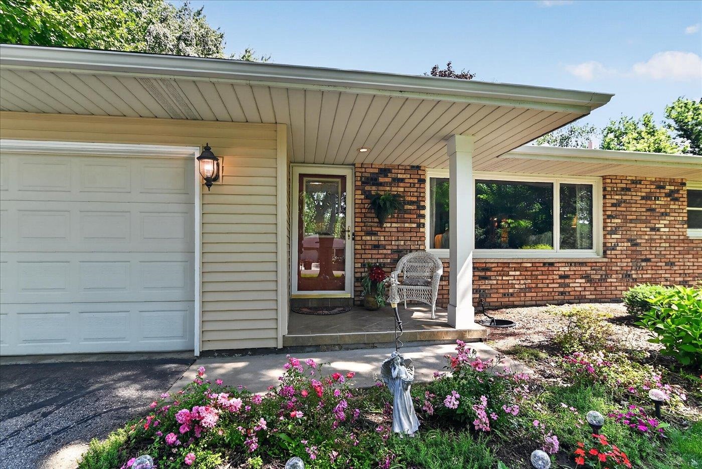 3742 Elna Road Madison, WI 53718 - Photo 4 of 72