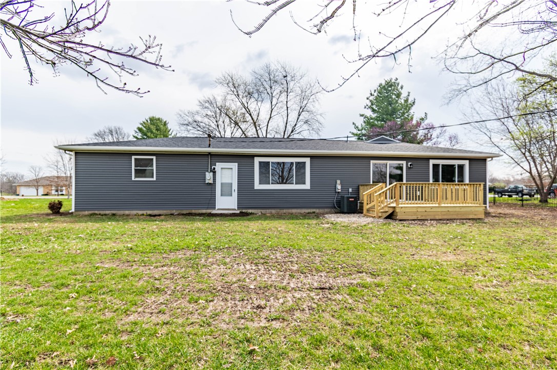 1189 Country Club Road Sullivan, IL 61951 - Photo 21 of 23 Gallery Image 21