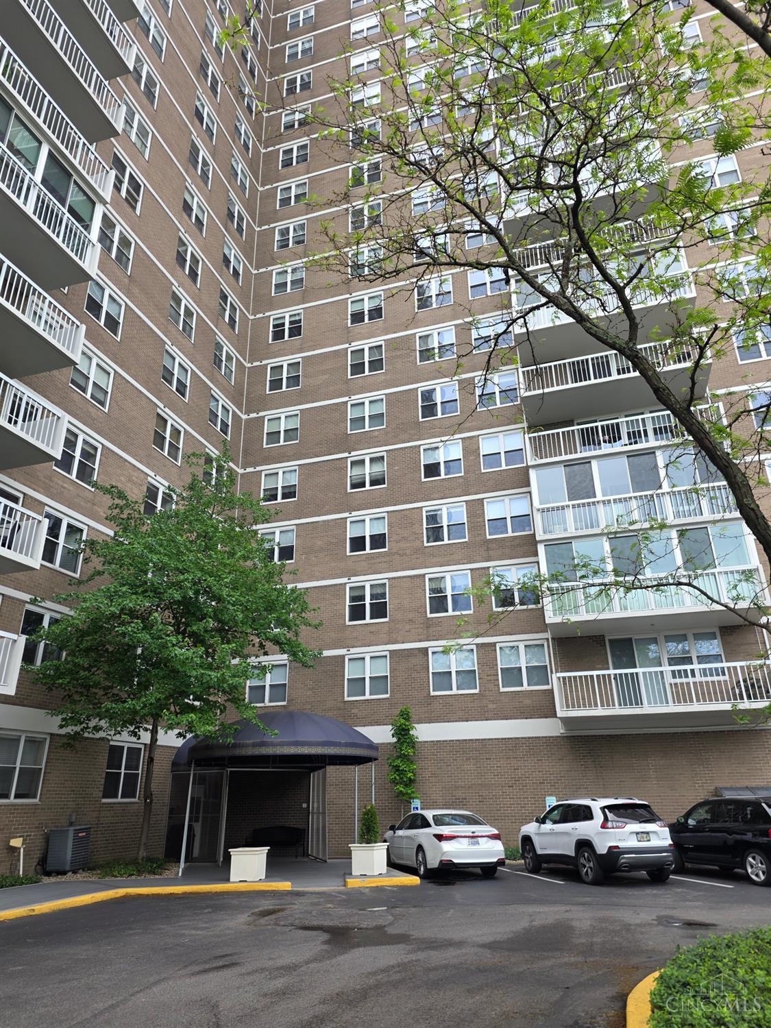 2444 Madison Road, Unit 210B Cincinnati, OH 45208 - Photo 3 of 39