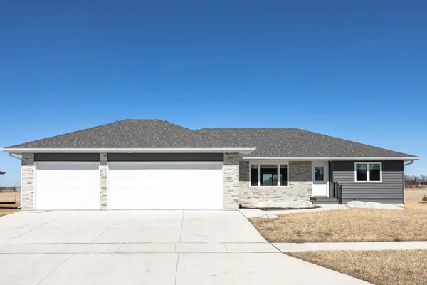 $439,900 | 560 Hl Crst Street, Edgerton, MN 56128