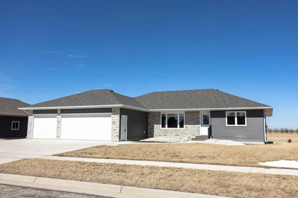 $439,900 | 560 Hl Crst Street, Edgerton, MN 56128