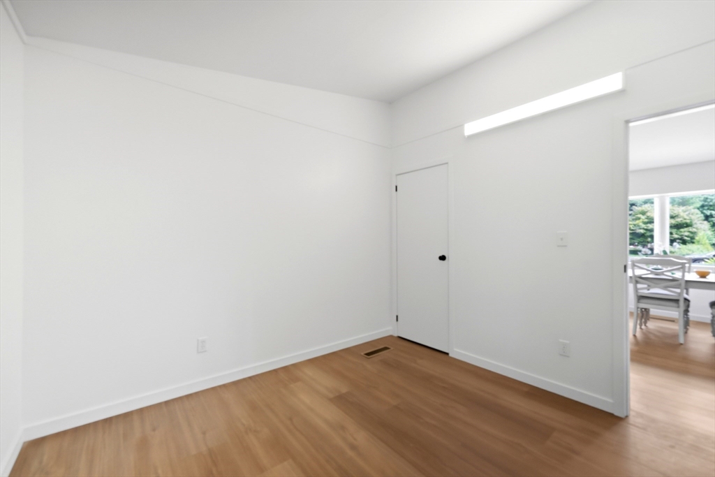 37 Sun Valley Road Holyoke, MA 01040 - Photo 14 of 28