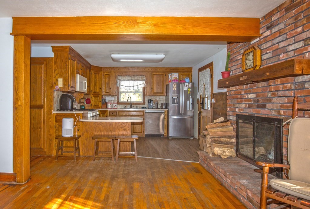 114 Holyoke Road Westfield, MA 01085 - Photo 4 of 32 Gallery Image 4