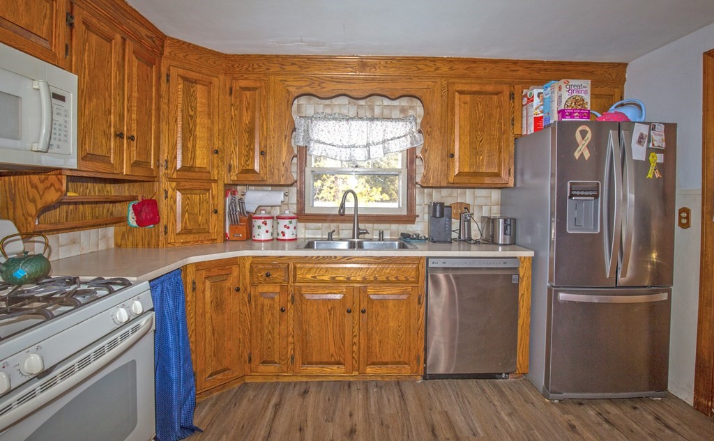 114 Holyoke Road Westfield, MA 01085 - Photo 8 of 32 Gallery Image 8