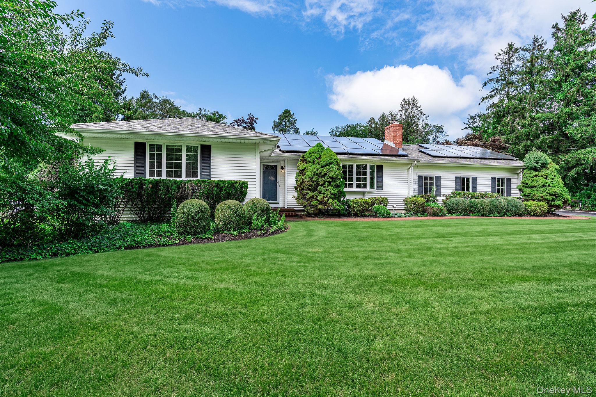 235 Azalea Road Mattituck, NY 11952 - Photo 2 of 34 Gallery Image 2
