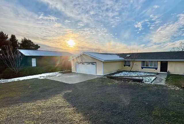 $369,000 | 814 South Summit Avenue, Rosalia, WA 99170