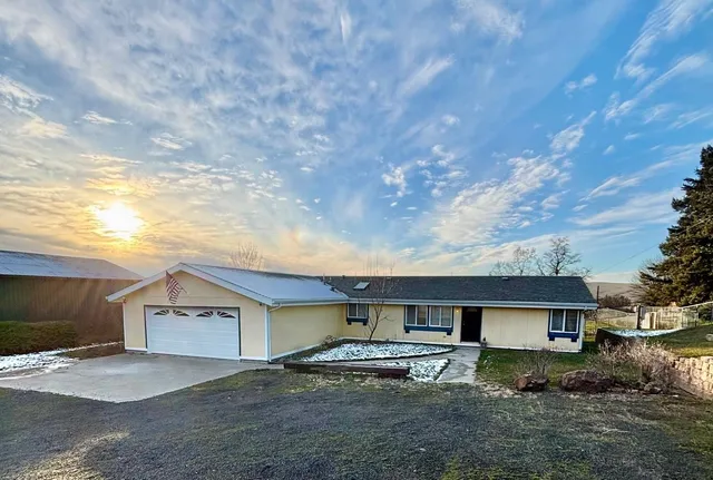 $369,000 | 814 South Summit Avenue, Rosalia, WA 99170