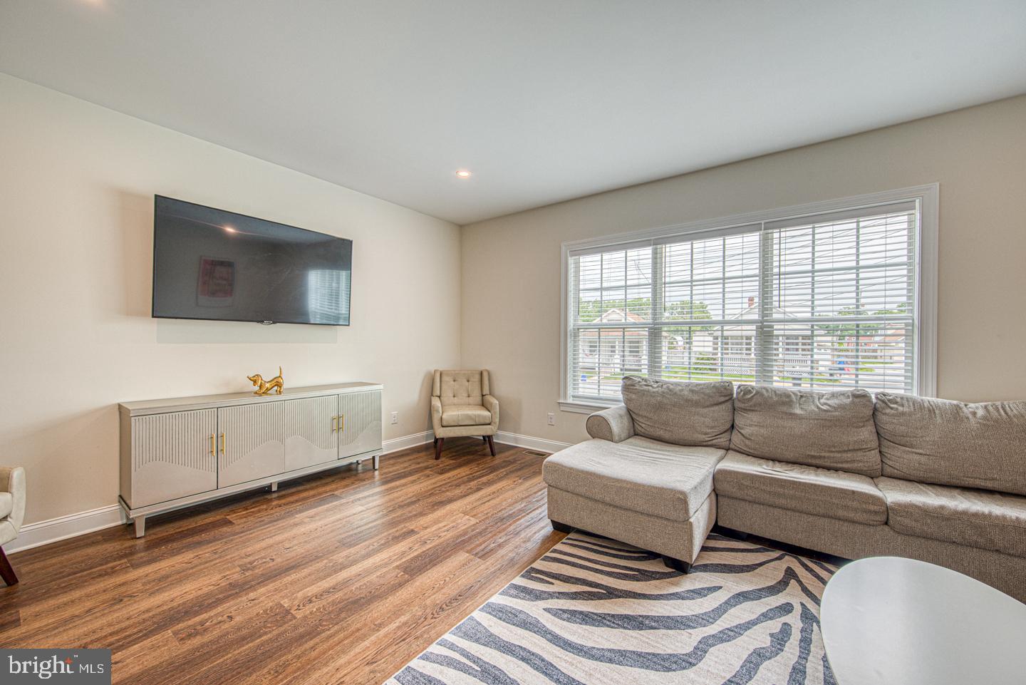 2 Harvey Road Wallingford, PA 19086 - Photo 4 of 38