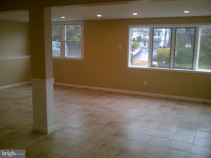 702 Davisville Road Warminster, PA 18974 - Photo 12 of 20 Family Room