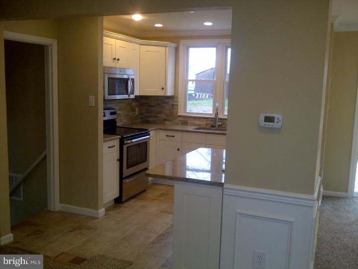 702 Davisville Road Warminster, PA 18974 - Photo 5 of 20 Kitchen