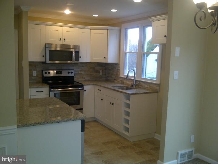 702 Davisville Road Warminster, PA 18974 - Photo 6 of 20 Kitchen
