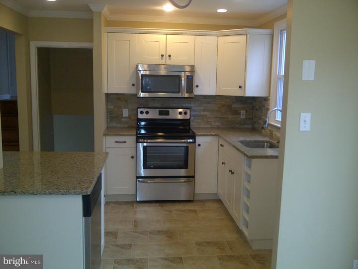702 Davisville Road Warminster, PA 18974 - Photo 7 of 20 Kitchen
