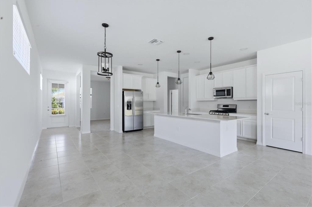 8113 Sternway Road Sarasota, FL 34240 - Photo 7 of 85