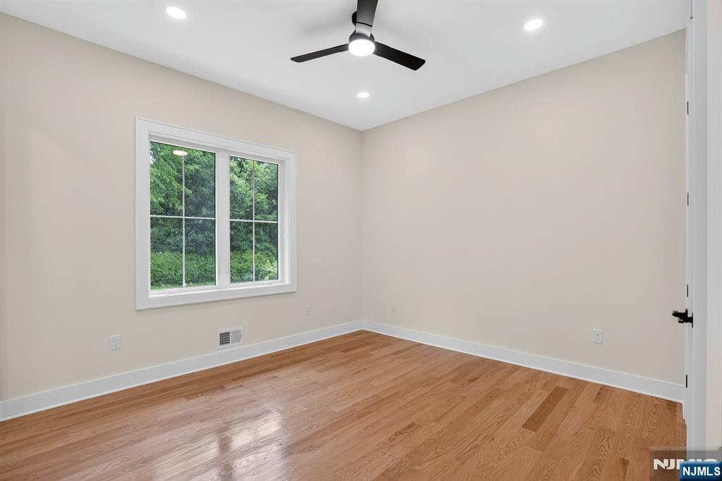 81 Ridge Drive Livingston, NJ 07039 - Photo 4 of 49