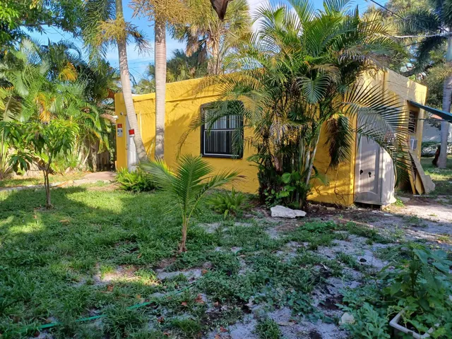 a view of a yard in front of a building