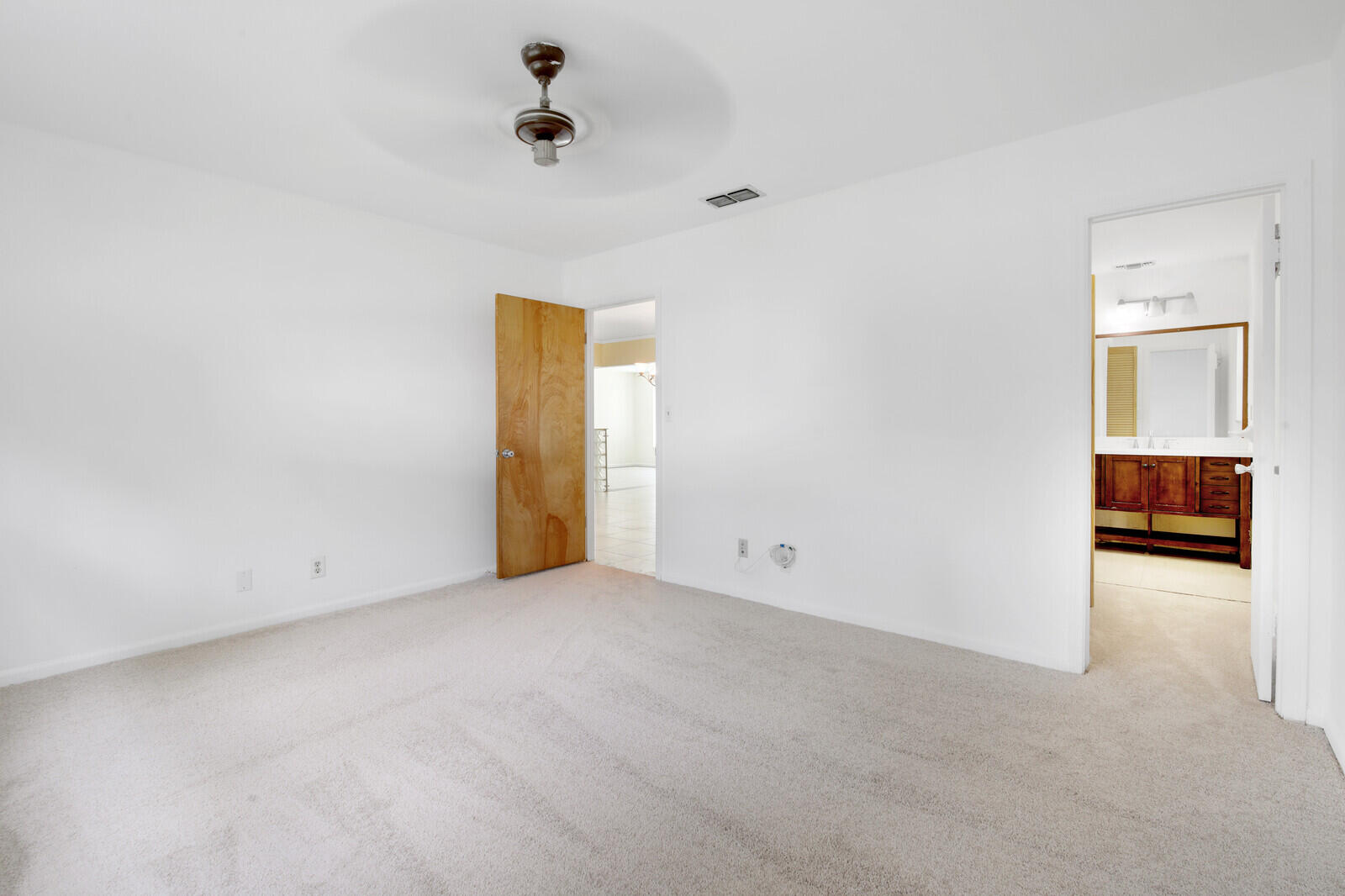 17575 Bridle Court Jupiter, FL 33478 - Photo 19 of 35 an empty room with a bathroom and a sink