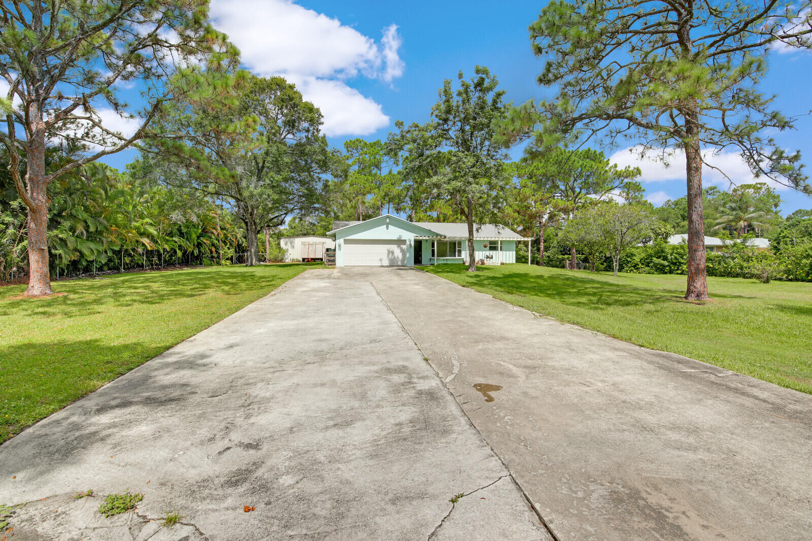 17575 Bridle Court Jupiter, FL 33478 - Photo 4 of 35 a view of a park with large trees
