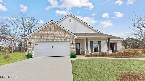 $329,900 | 524 Vista Pointe Drive, Pearl, MS 39208