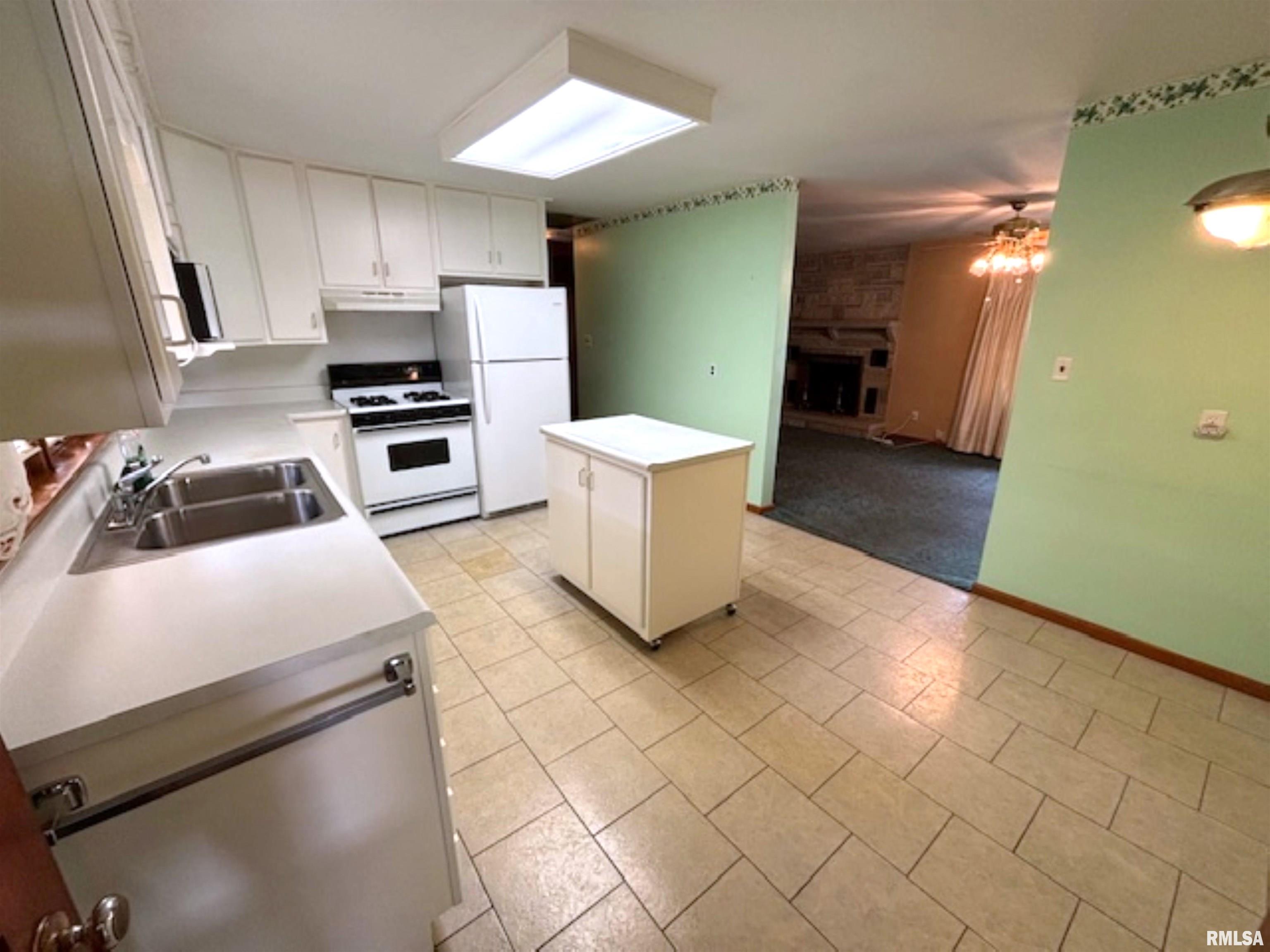 200 West Chestnut Street Odin, IL 62870 - Photo 8 of 21