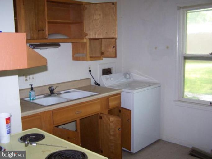 118 North Hickory Road Sterling, VA 20164 - Photo 2 of 4 Kitchen