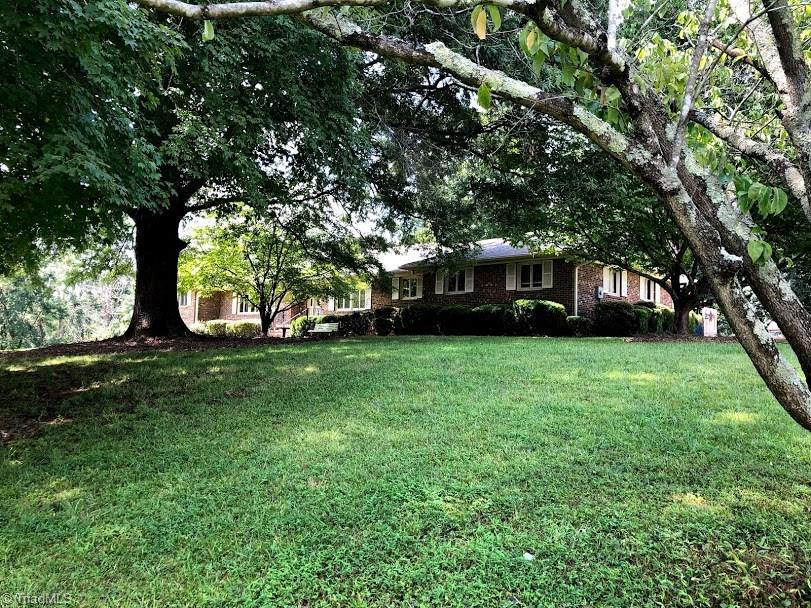 1907 Hickswood Road High Point, NC 27265 - Photo 3 of 24