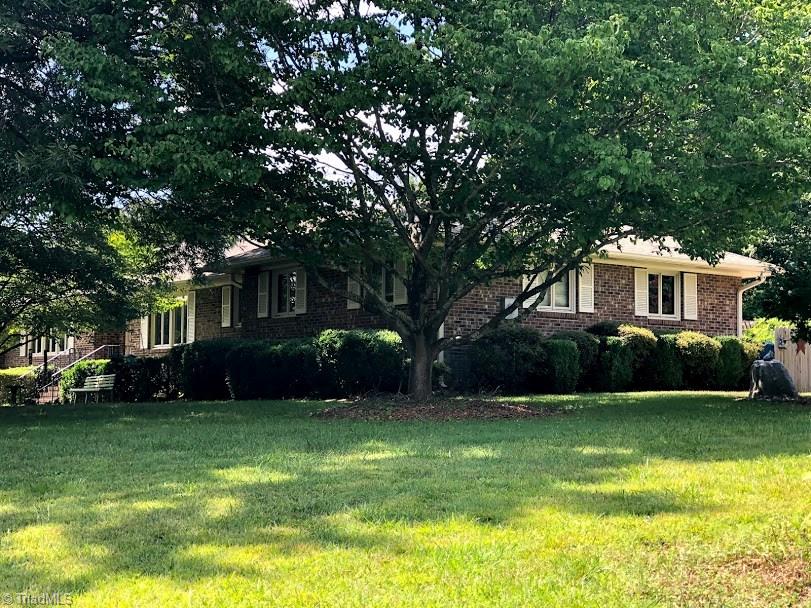 1907 Hickswood Road High Point, NC 27265 - Photo 4 of 24