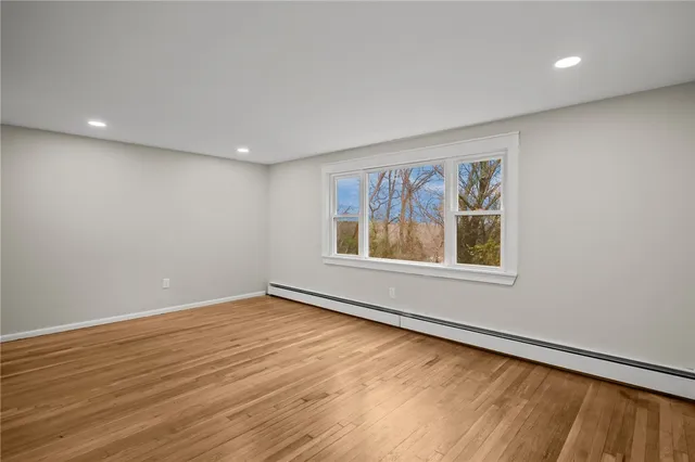 $389,900 | 689 Knotty Oak Road, Coventry, RI 02816