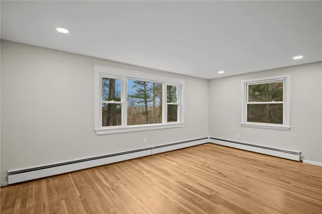 $389,900 | 689 Knotty Oak Road, Coventry, RI 02816