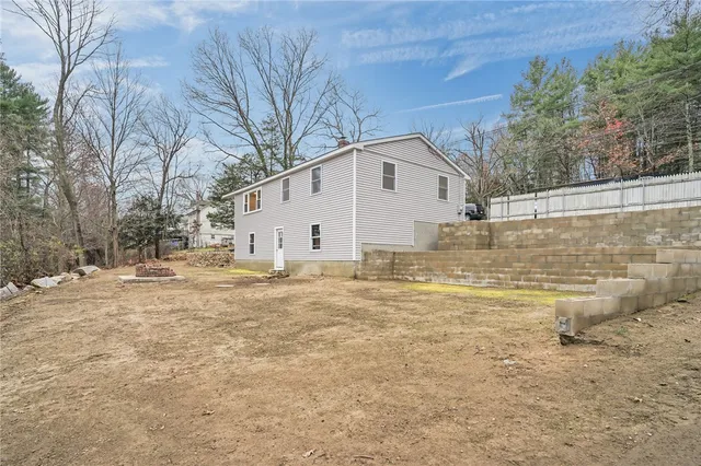 $389,900 | 689 Knotty Oak Road, Coventry, RI 02816