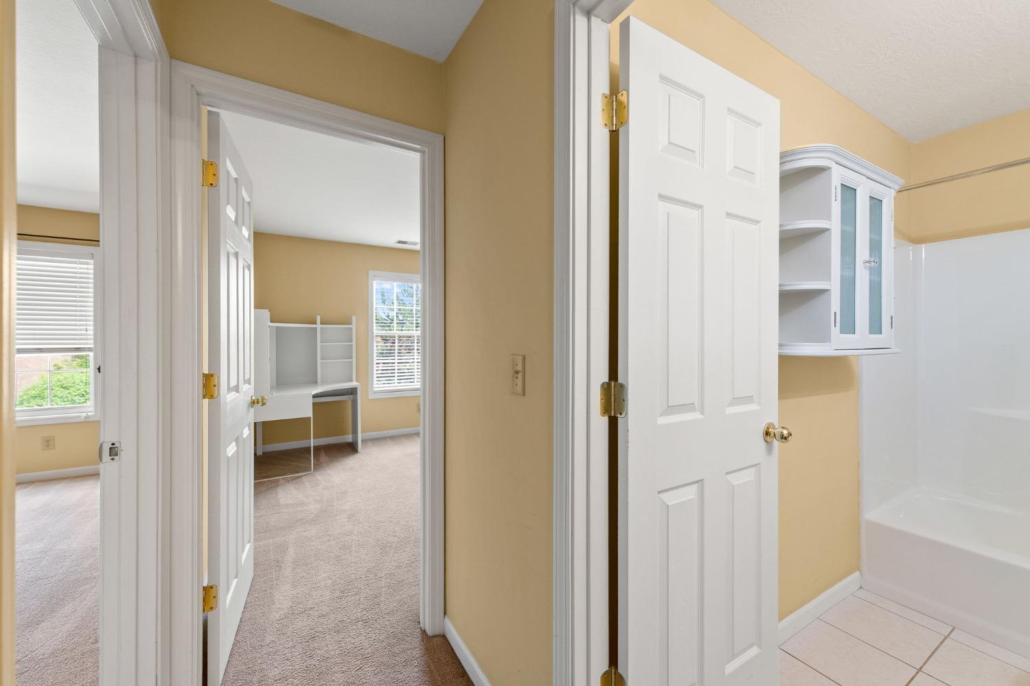 5704 Bridgetown Road, Unit 4 Cincinnati, OH 45248 - Photo 10 of 18 Gallery Image 10
