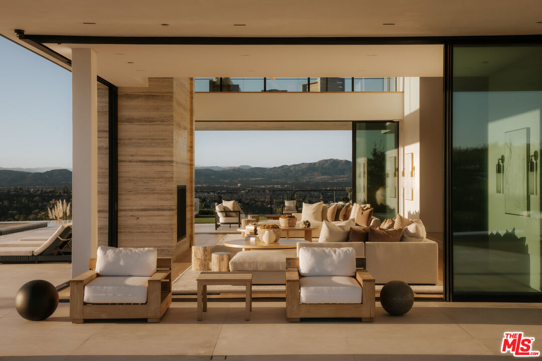 16187 Royal Oak Road Encino, CA 91436 - Photo 34 of 40