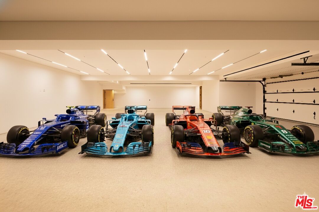 16187 Royal Oak Road Encino, CA 91436 - Photo 35 of 40