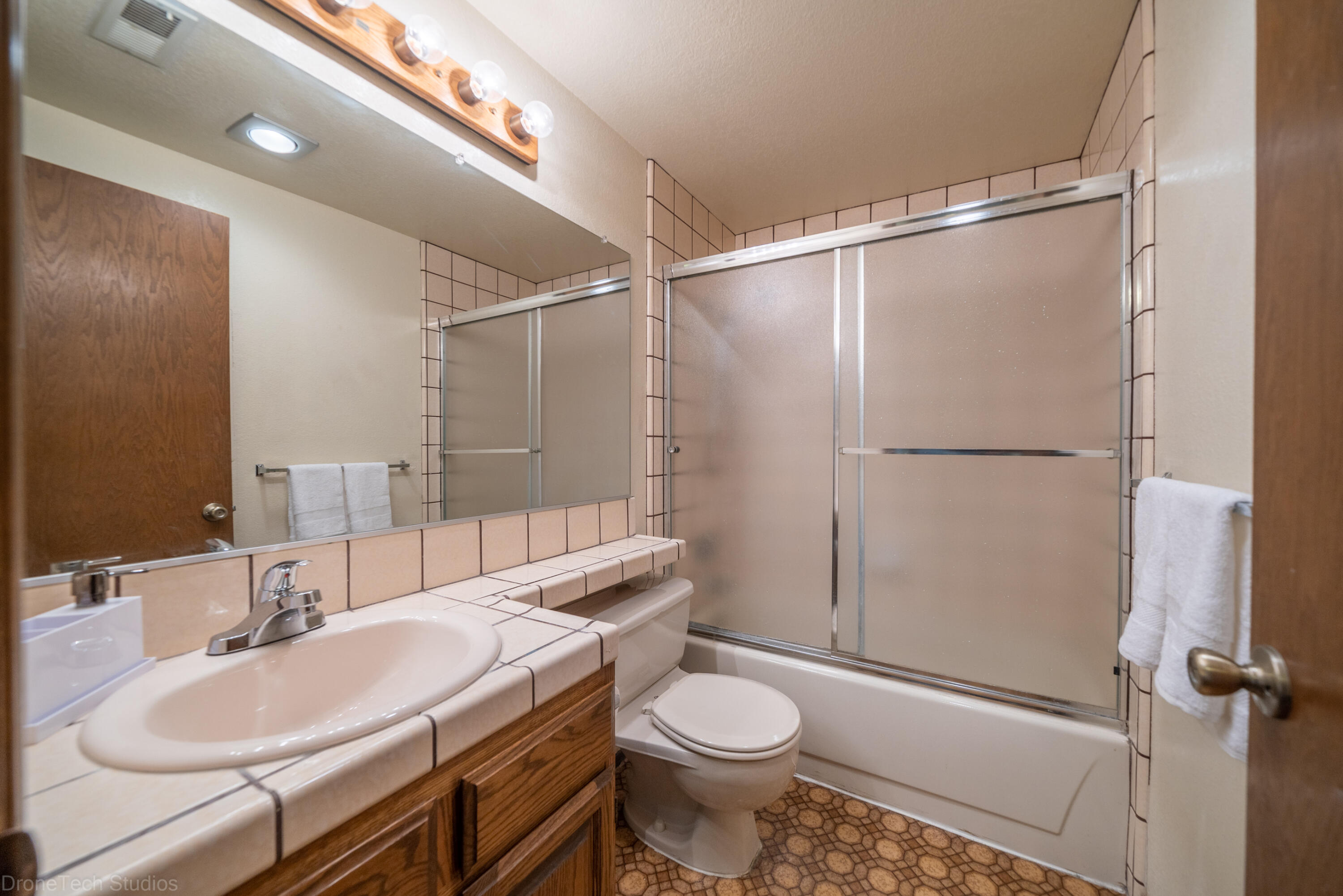 410 Ridgecrest Trail, Unit 128 Redding, CA 96003 - Photo 18 of 27 410 Ridgecrest Trl 128-30