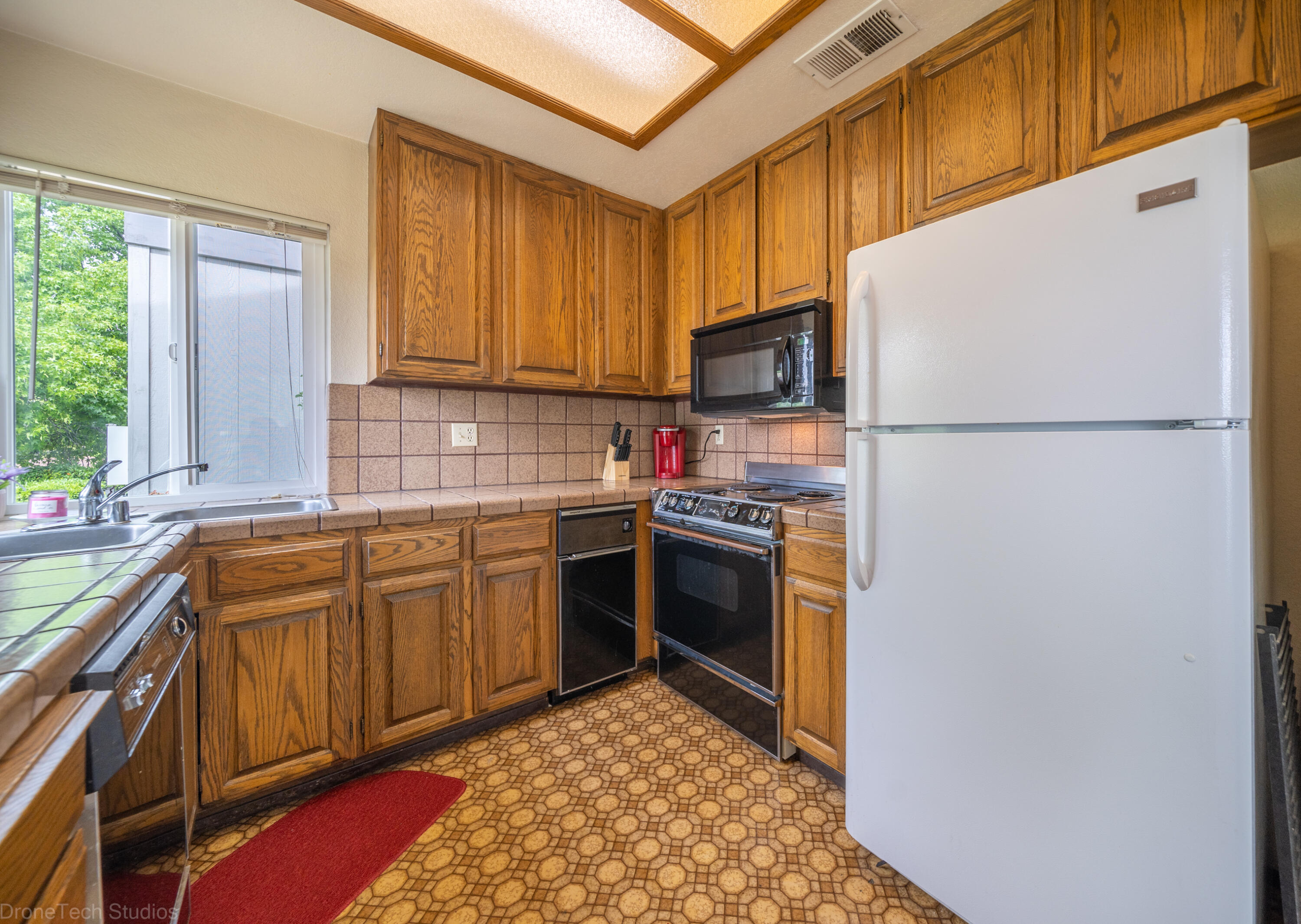 410 Ridgecrest Trail, Unit 128 Redding, CA 96003 - Photo 9 of 27 410 Ridgecrest Trl 128-20