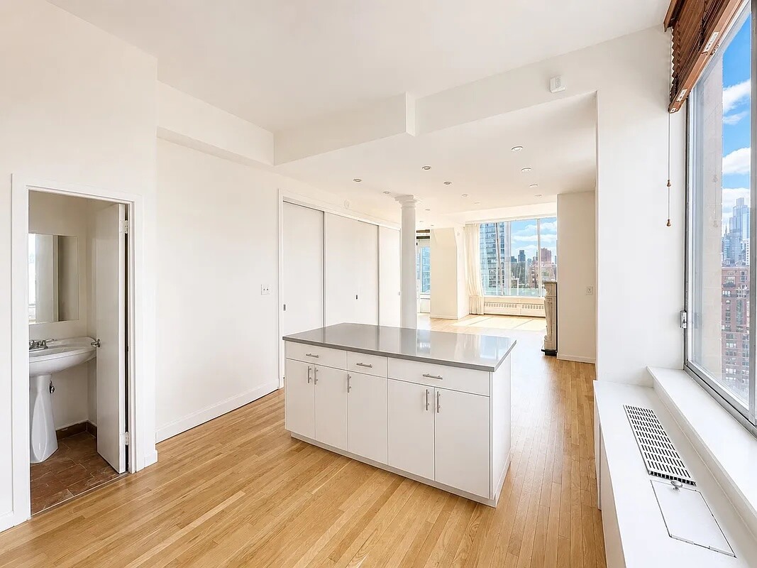 343 East 74th Street, Unit PH34D Manhattan, NY 10021 - Photo 13 of 14