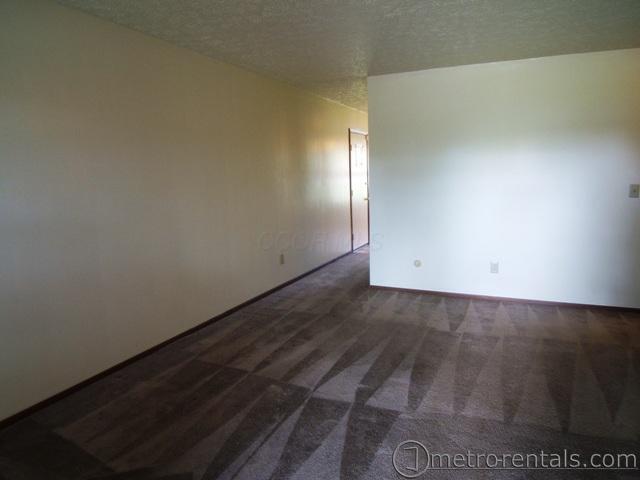 3862 Petzinger Road, Unit 3864 Columbus, OH 43232 - Photo 3 of 7 3862LR
