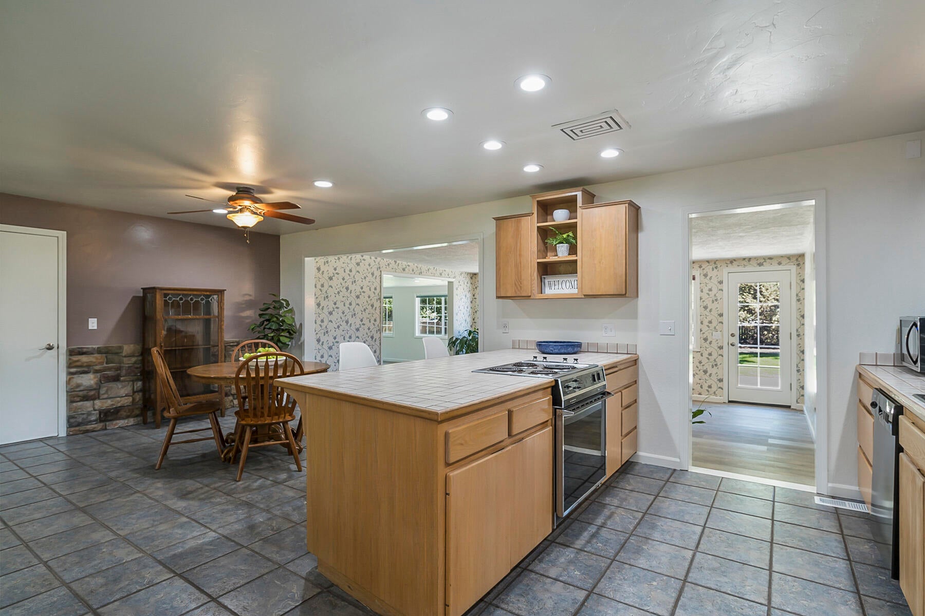 21421 Keyte Lane Bend, OR 97701 - Photo 6 of 26 7