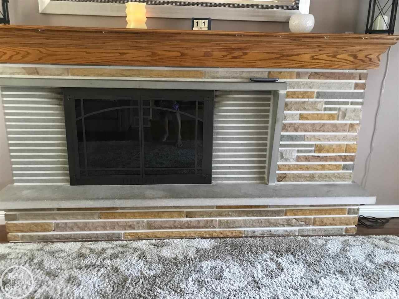26416 Burg Road Warren, MI 48089 - Photo 20 of 44 31353784-22.JPG